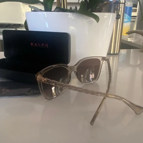 Ralph Lauren Sunglasses RA5328U - Picture 4 of 7
